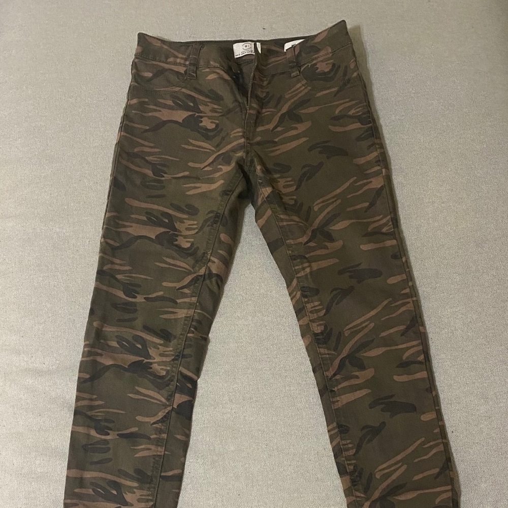 Mid Rise Camo Jeggings